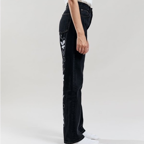 Embroidered high rise, wide leg Jeans - Picture 3 of 9